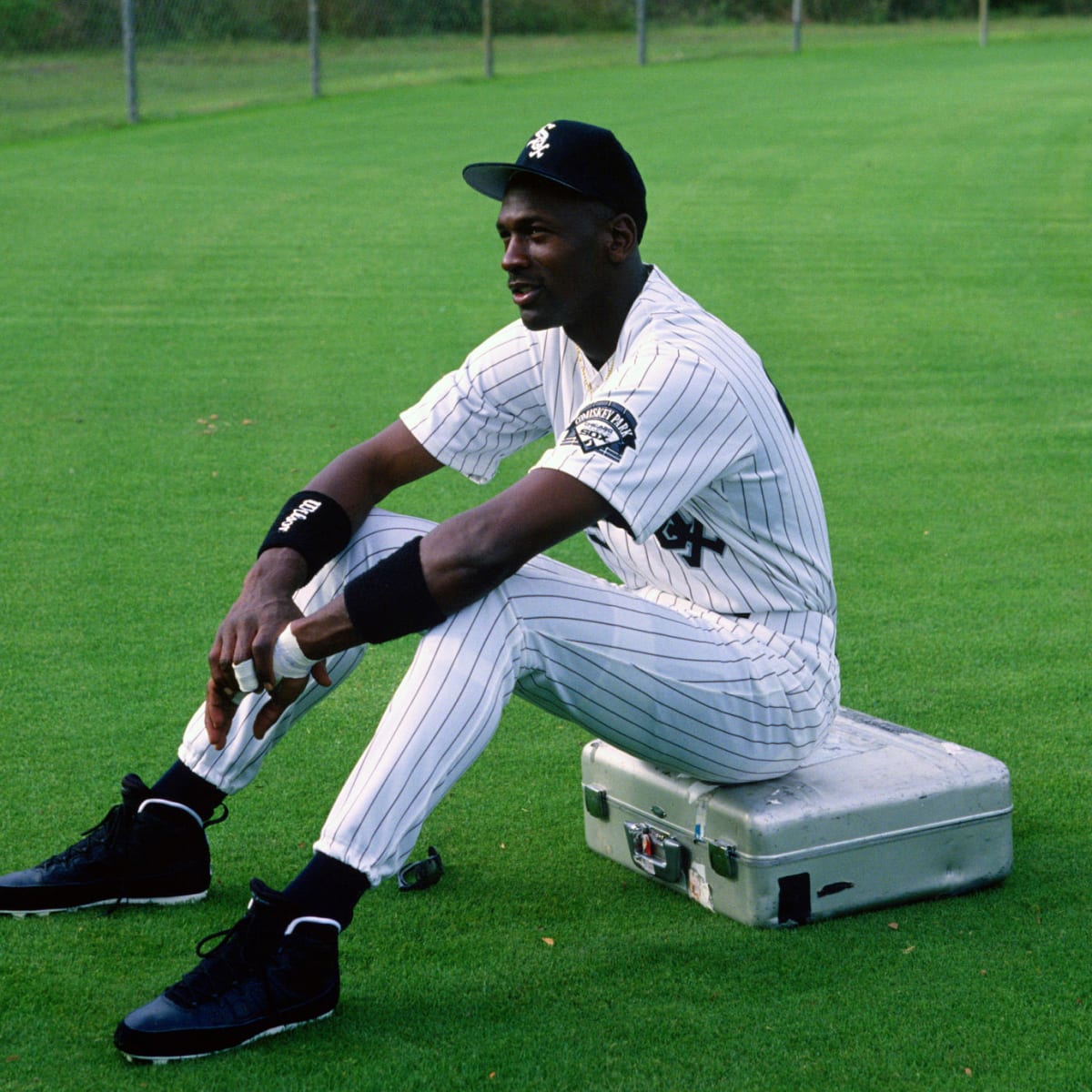 Michael Jordan plays right field for the White Sox 