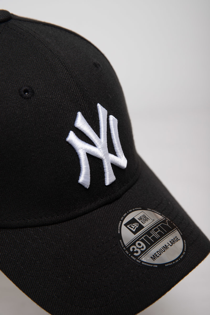 NEW YORK YANKEES 39THIRTY FITTED CAP- BLACK/WHITE | Stateside Sports