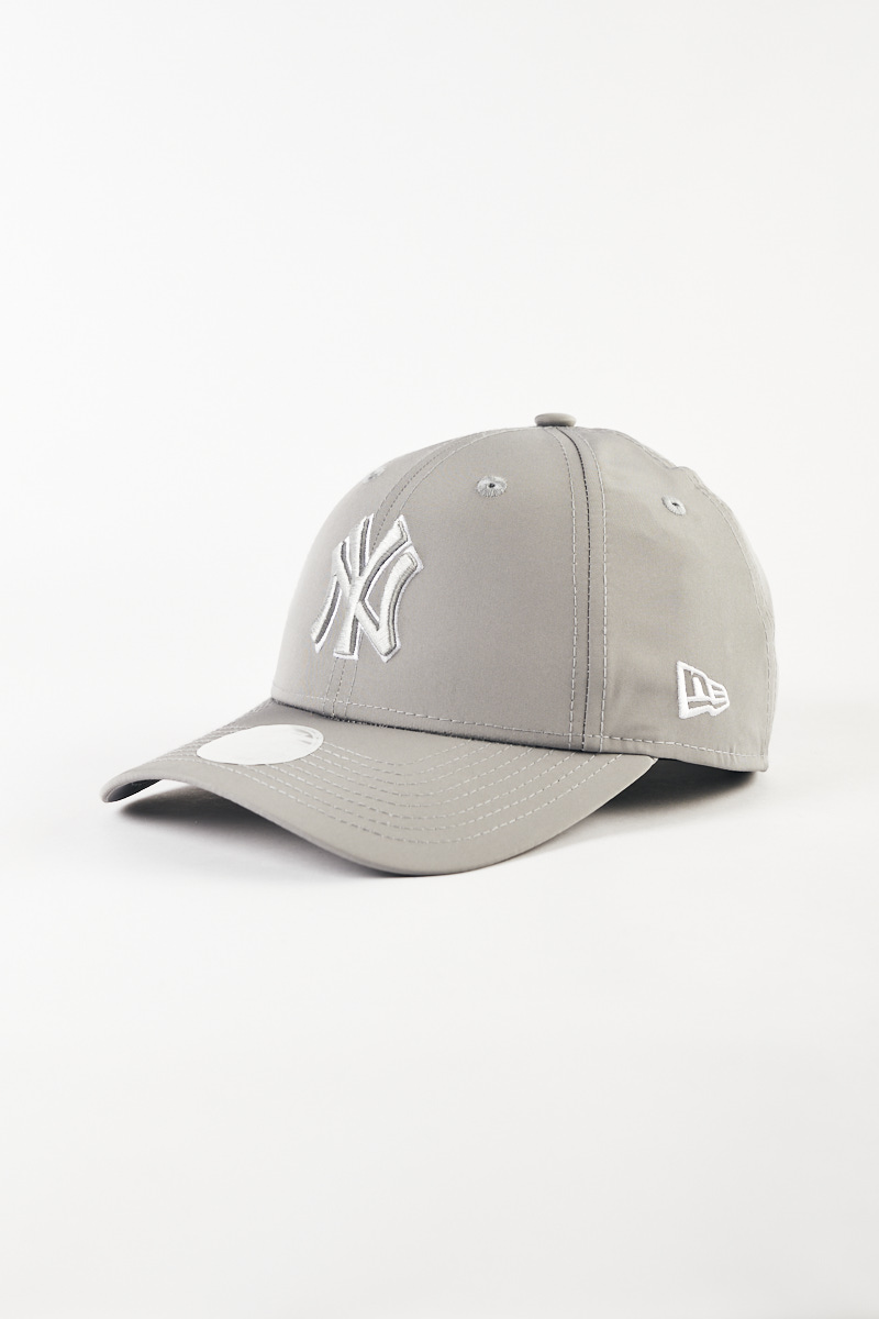 Black and white new york yankees cap photo – Free Grey Image on Unsplash