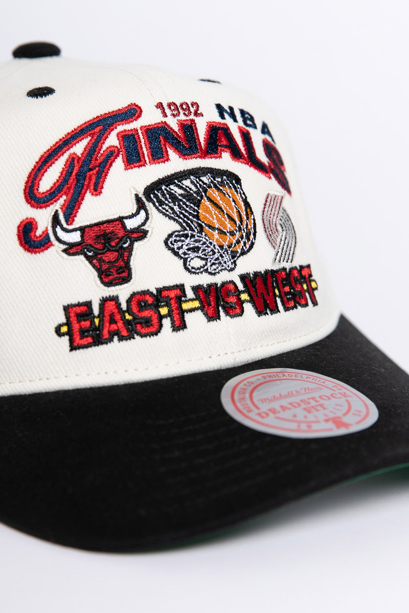 Mitchell and Ness Lakers M&N Playoff Wins Snapback White/ Black