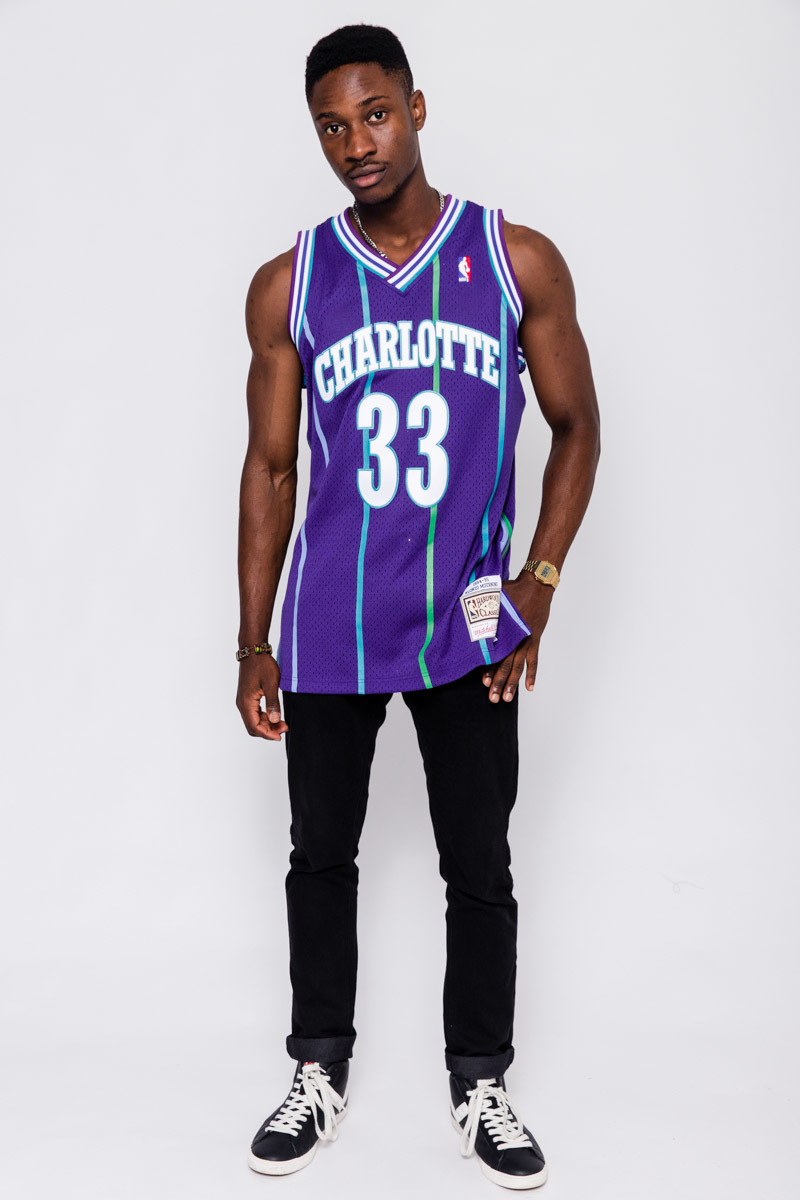  Mitchell & Ness Alonzo Mourning 33 Charlotte Hornets Purple  Replica Swingman Jersey HWC Basketball Jersey, purple, XL : Sports &  Outdoors