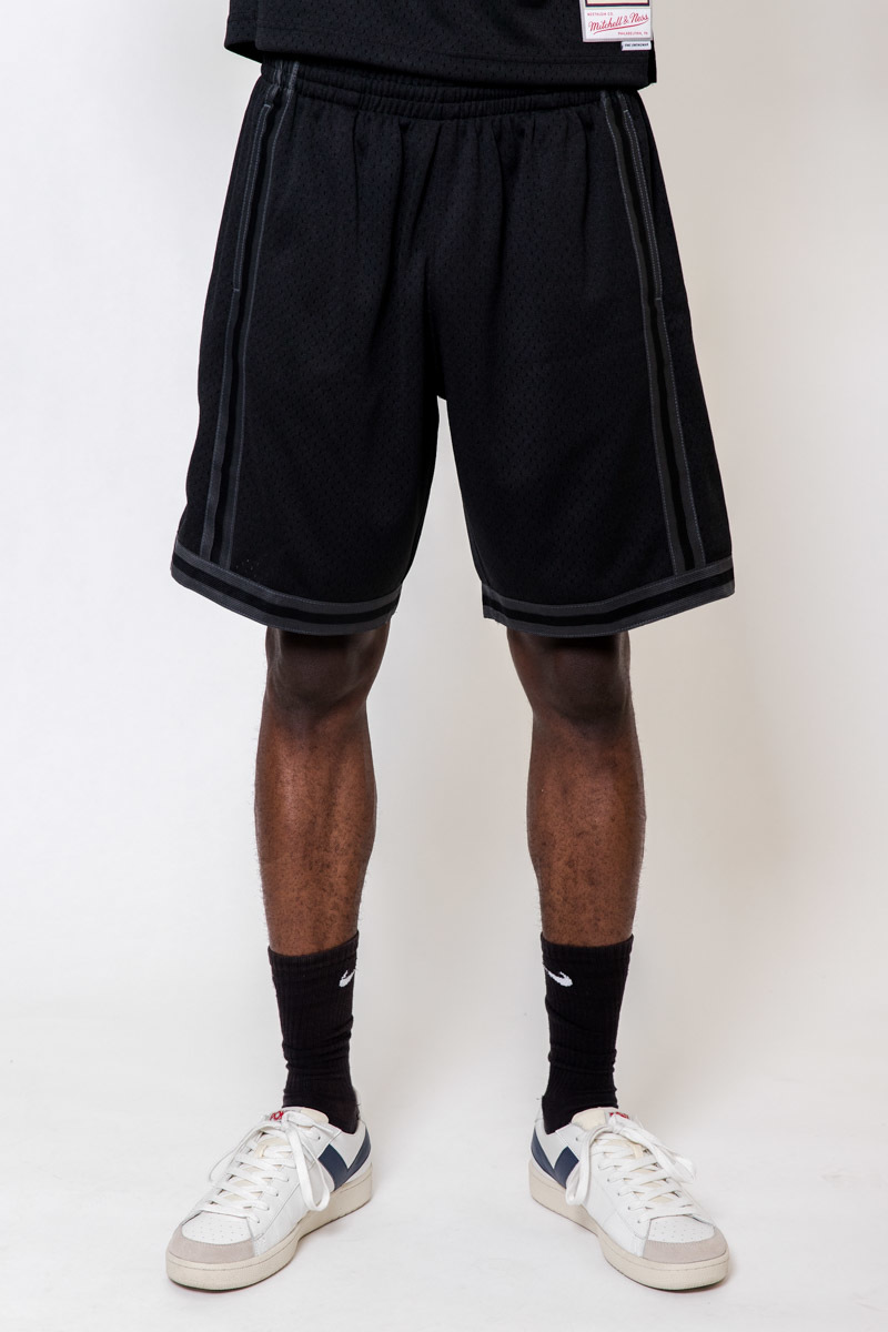 black lakers short