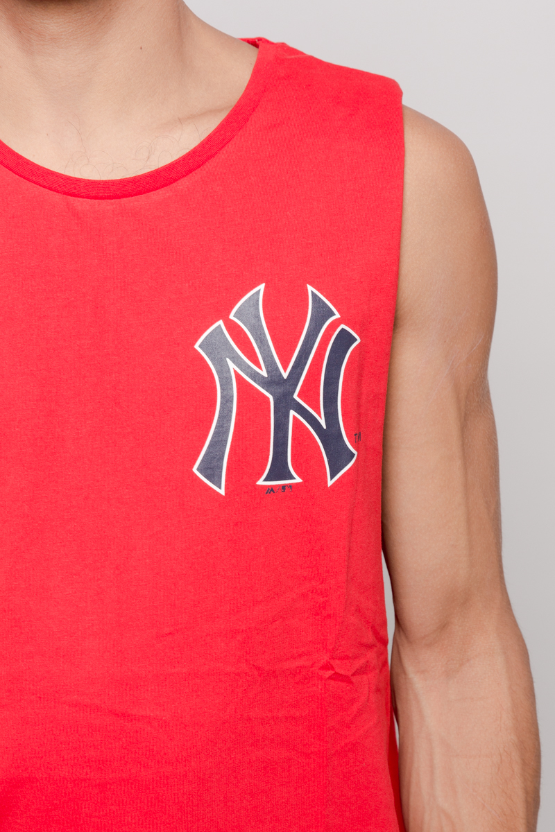 red yankees shirt