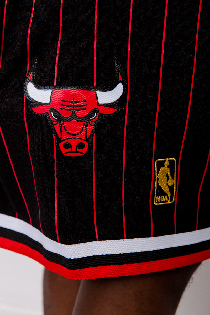  Mitchell & Ness NBA Alternate Swingman Shorts Bulls 96-97 Black  MD : Sports & Outdoors