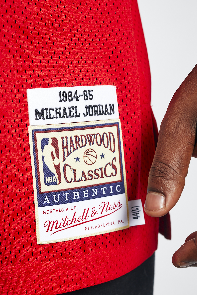 Youth Mitchell & Ness Michael Jordan Red Chicago Bulls 1984-85 Hardwood Classics Authentic Jersey Size: Medium