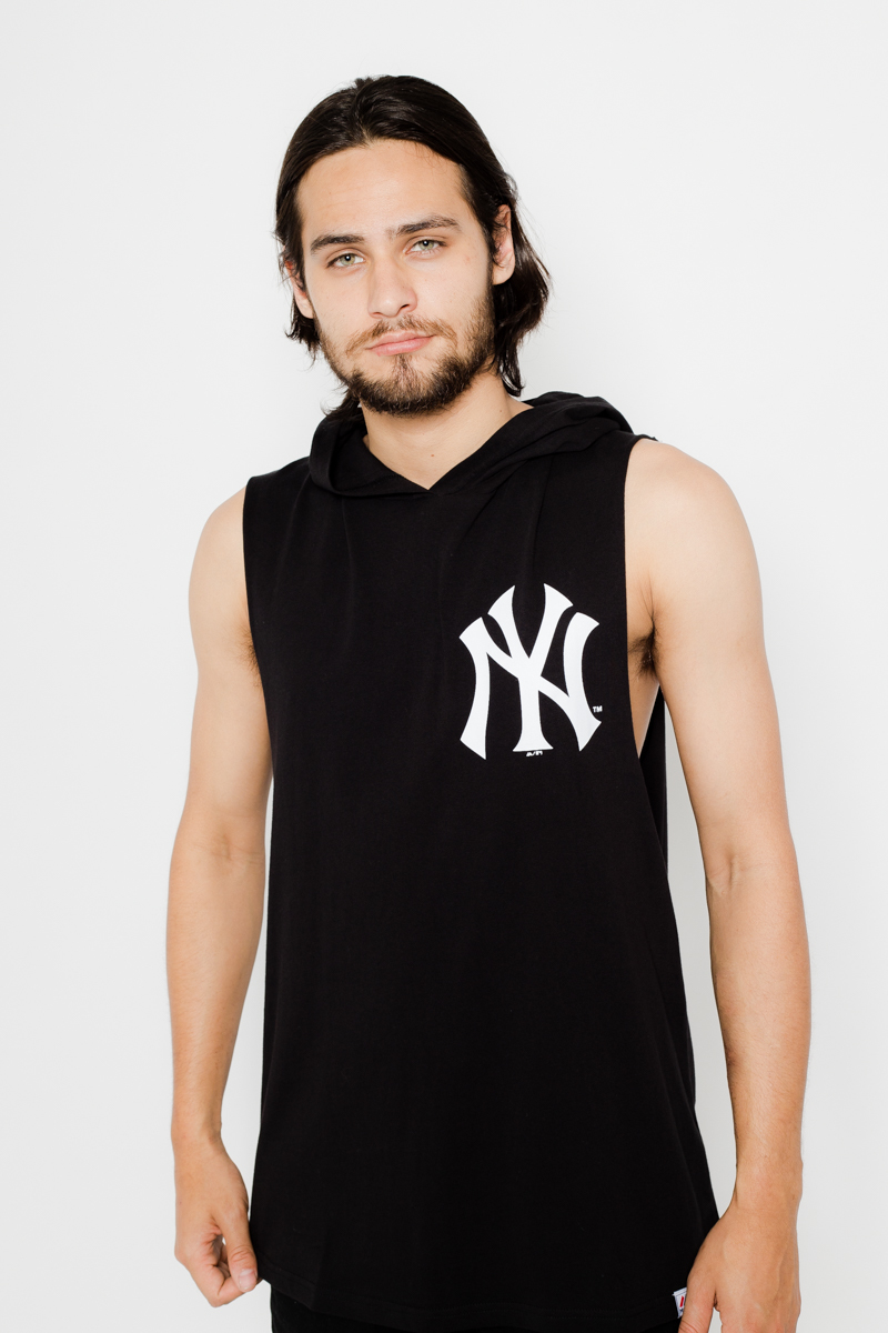 NEW YORK YANKEES VINCENNES HOODED MUSCLE T-SHIRT- MENS RED