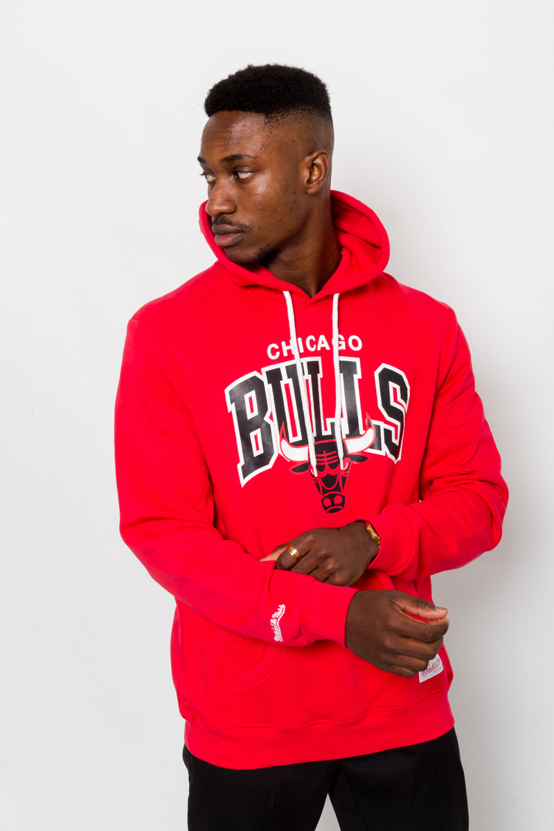 CHICAGO BULLS MITCHELL AND NESS ARCH SCRIPT HOODIE- MENS RED