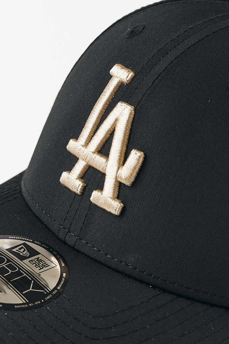 New Era  MLB Women's LA Dodgers Black Gold Curved Strapback Hat