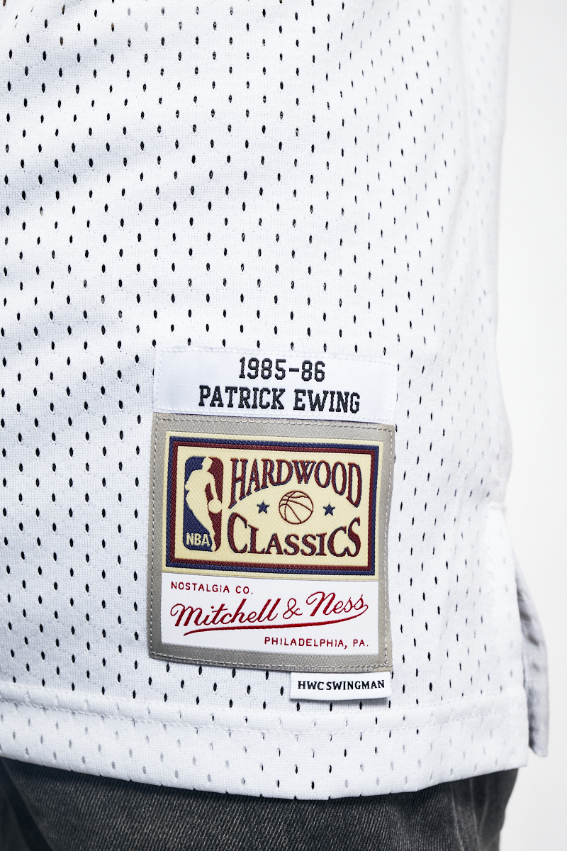 Men's Mitchell & Ness Patrick Ewing White New York Knicks 1985-86 Hardwood Classics Swingman Jersey