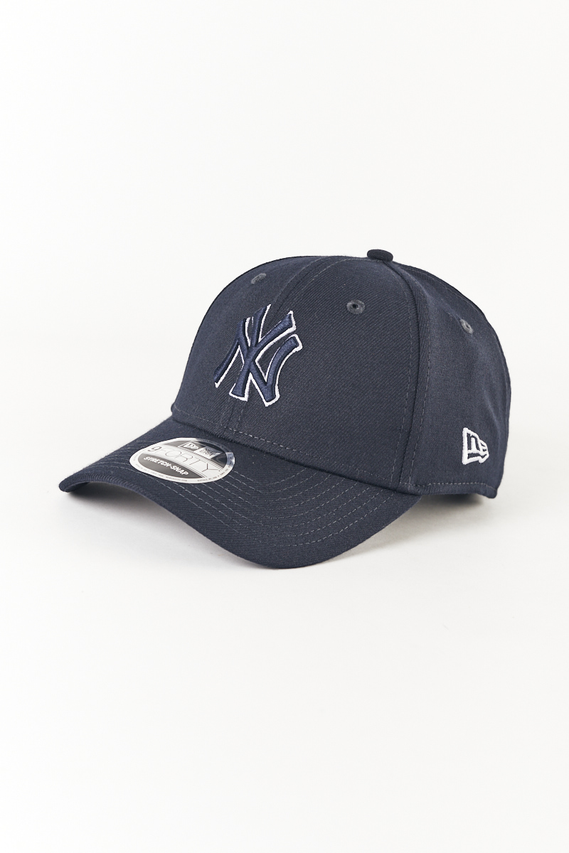 New York Yankees 9FORTY Borderline Cap in Black | Stateside Sports