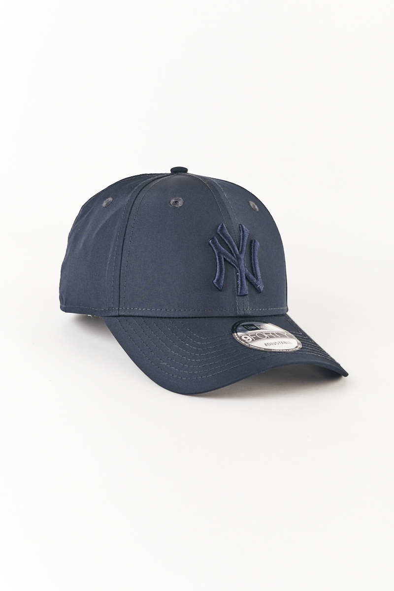 New York Yankees 9FORTY Tonal Snapback in Navy/Navy | Stateside Sports