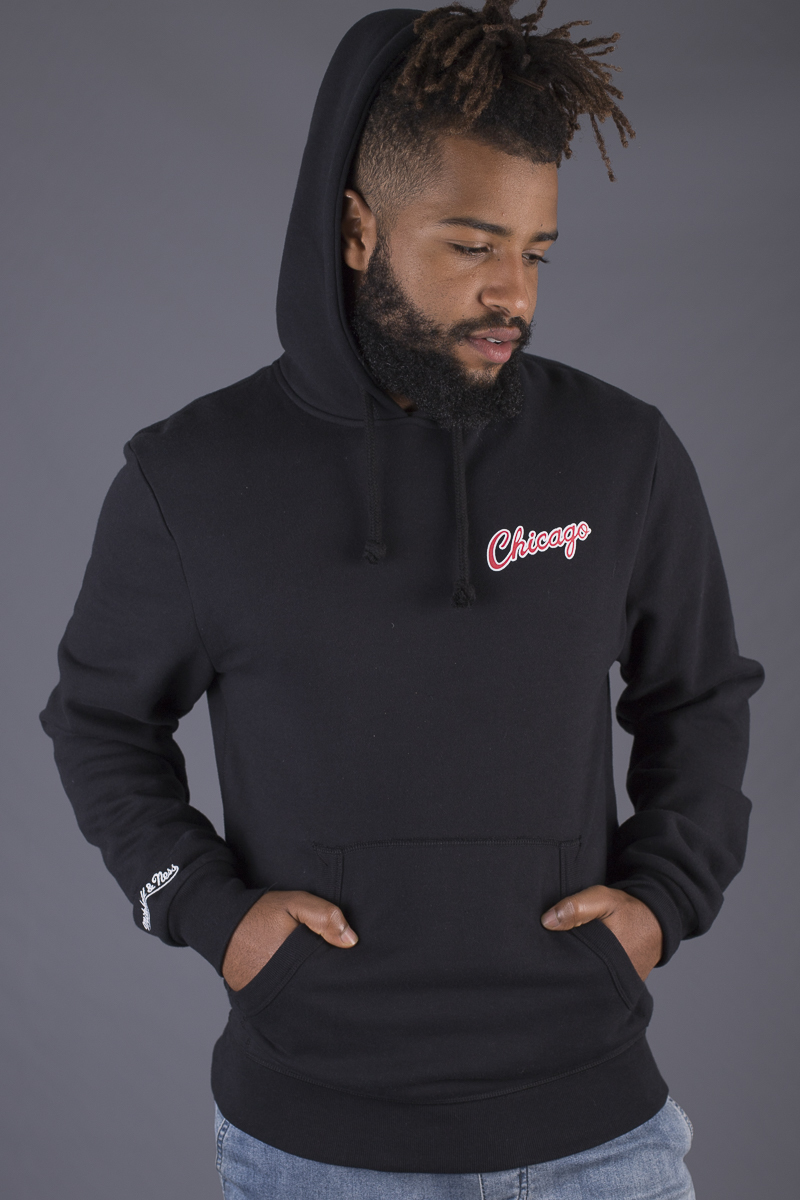 CHICAGO BULLS POCKET WORDMARK SCRIPT - BLACK MENS | Stateside Sports