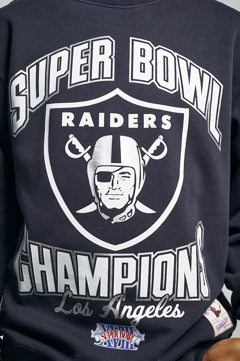 Las Vegas Raiders Vintage Super Bowl Champions NFL Crewneck Sweat in Black