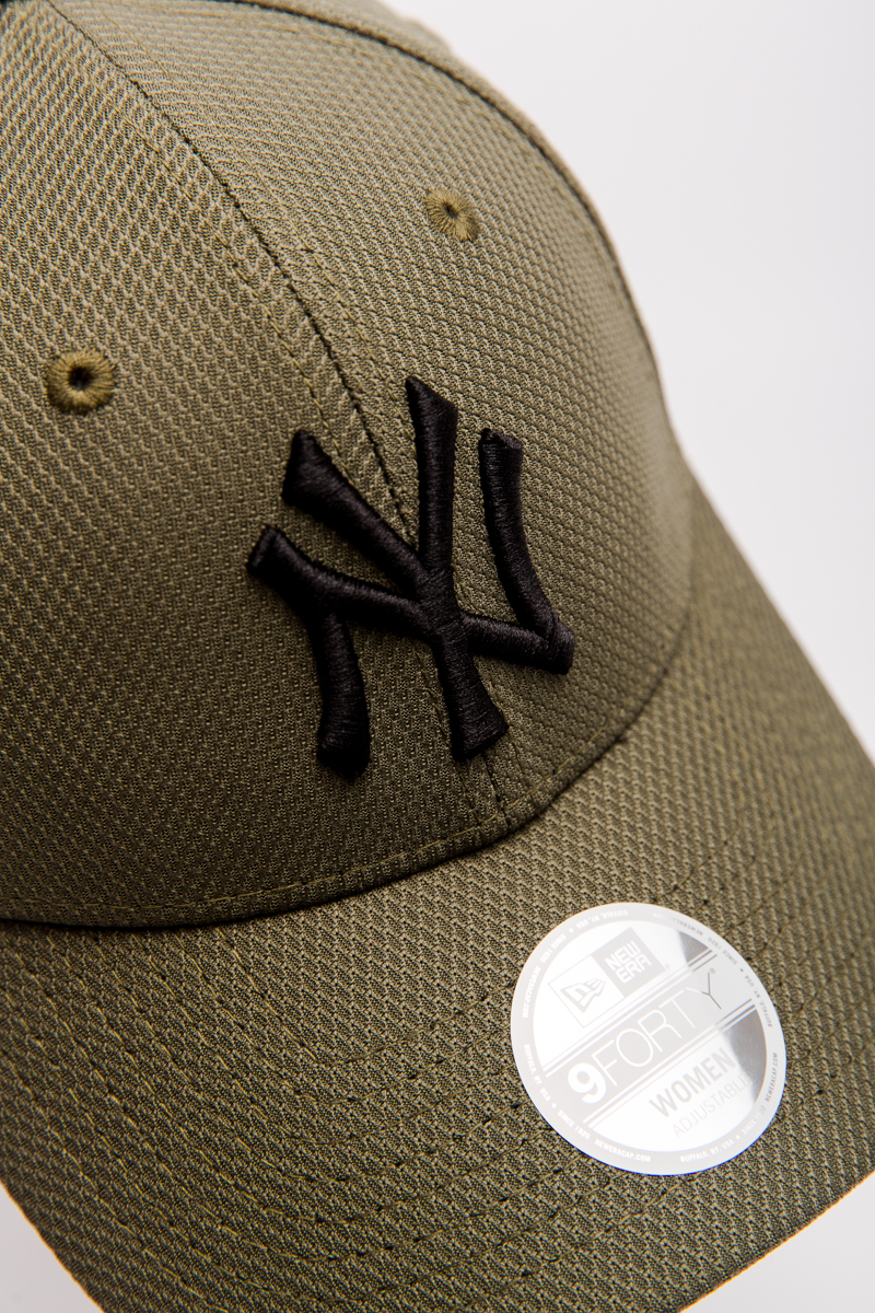 NEW YORK YANKEES DIAMOND ERA 9FORTY VELCRO STRAPBACK WOMENS GREEN
