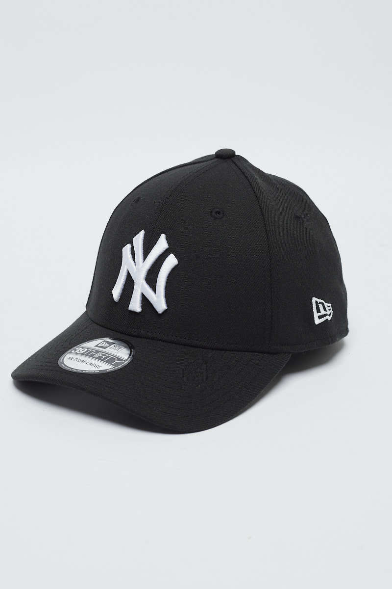 Yankees Core 39Thirty Fitted Cap-Black/White | Stateside Sports