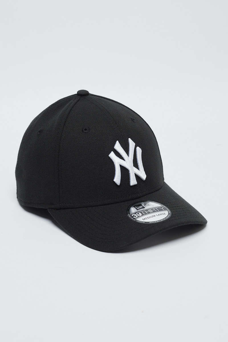 Yankees Core 39Thirty Fitted Cap-Black/White | Stateside Sports