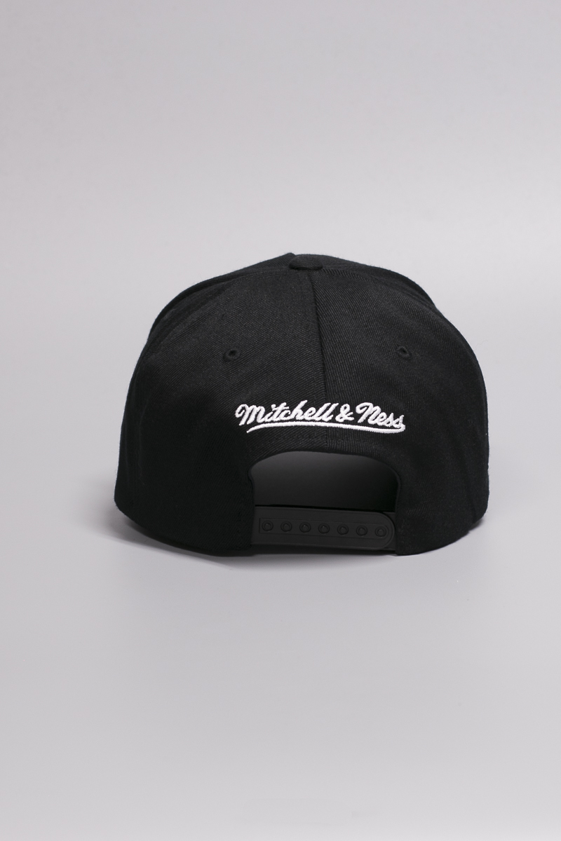 SAN ANTONIO SPURS BLACK AND WHITE LOGO PINCH 110 SNAPBACK | Stateside ...