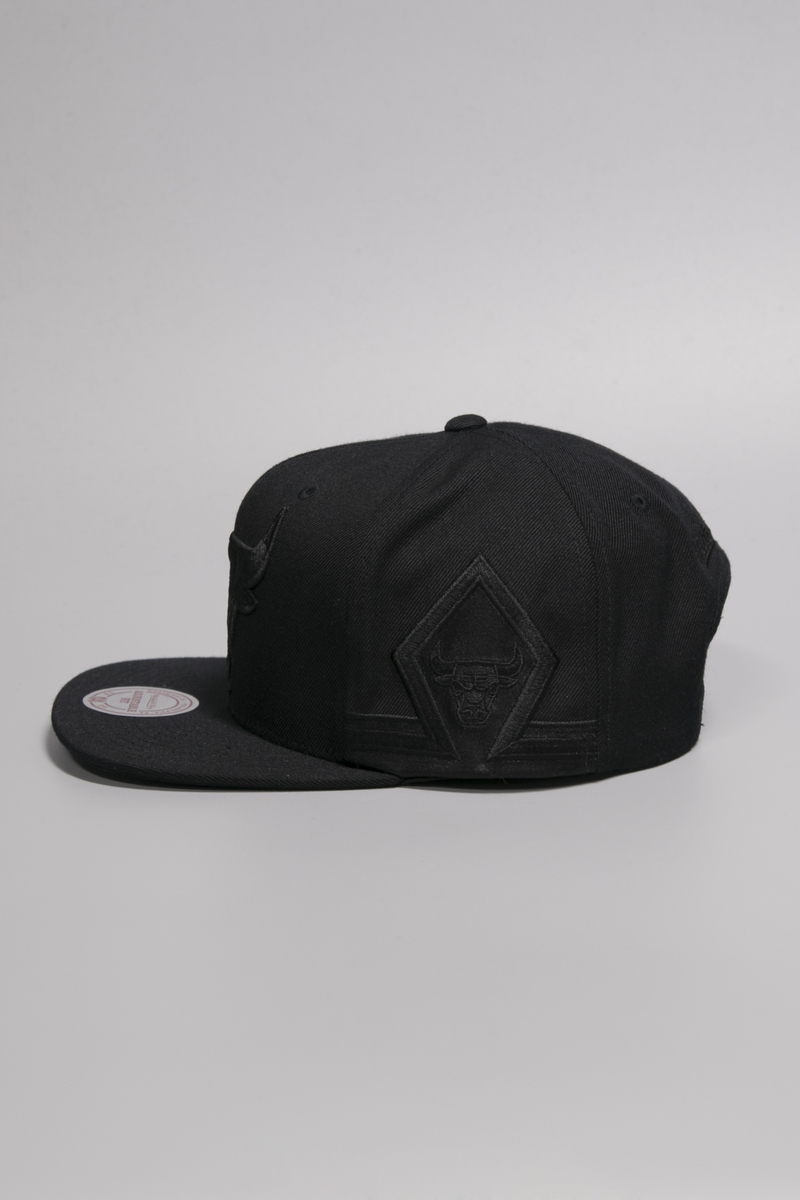 CHICAGO BULLS TONAL SHORT HOOK SNAPBACK BLK Stateside Sports