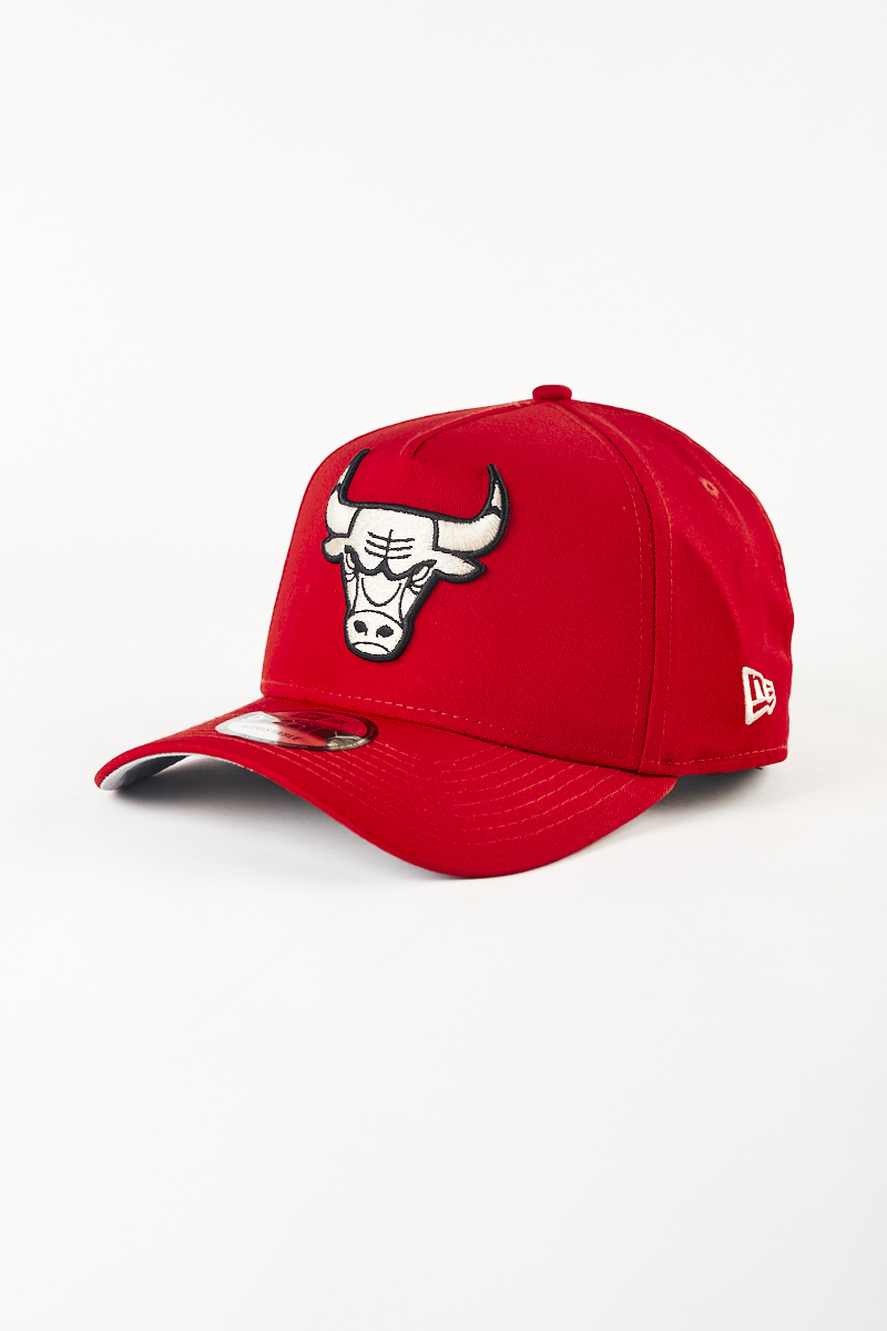 Details about   Mitchell & Ness Chicago Bulls 110 Pinch Panel Curved VSnapback 