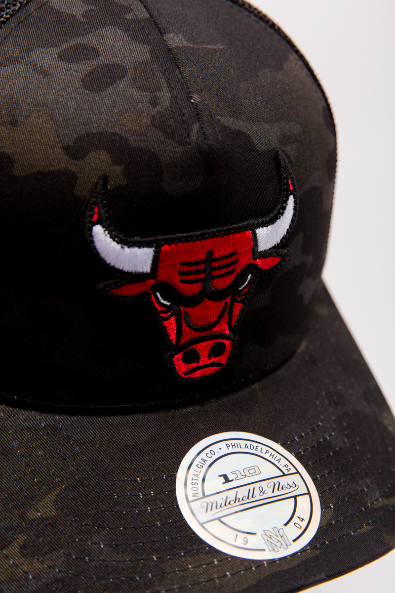 CHICAGO BULLS MITCHELL AND NESS MULTICAMO 110 FLEXFIT SNAPBACK- CAMO ...