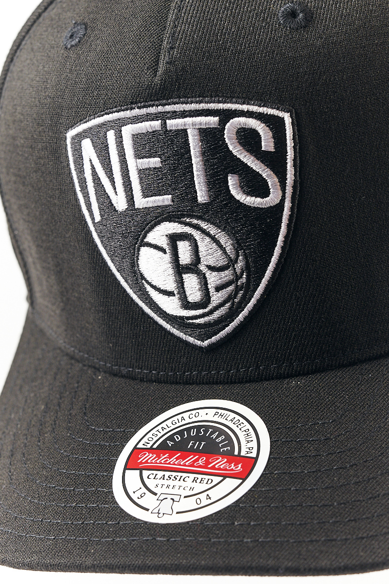 Brooklyn Nets Classic Red Team Logo Pinch Panel in Black/White ...