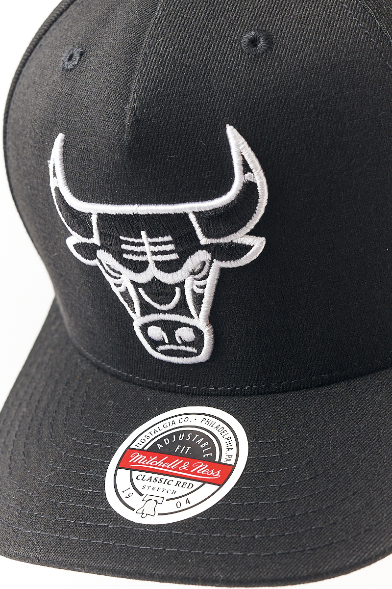 Chicago Bulls Team Colours Pinch Panel Snapback Cap White/Black ...