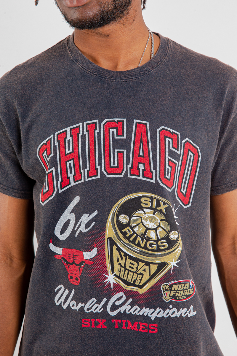 M) Vintage Chicago Bulls 6 Championship Ring T Shirt