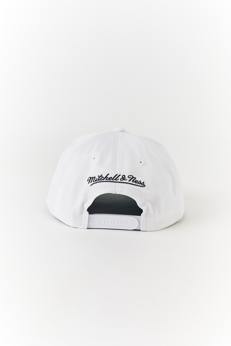 Los Angeles Lakers Blue Ribbon Deadstock Snapback in White | Stateside ...