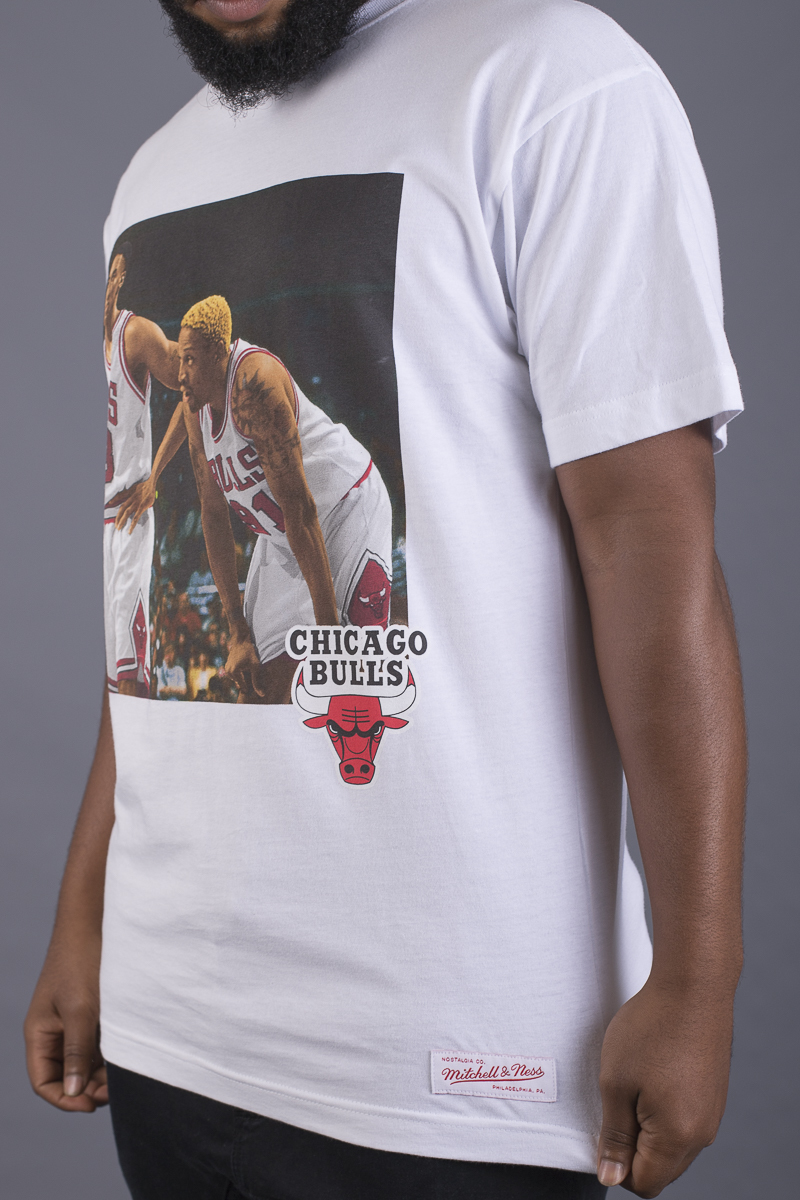 white chicago bulls graphic tee