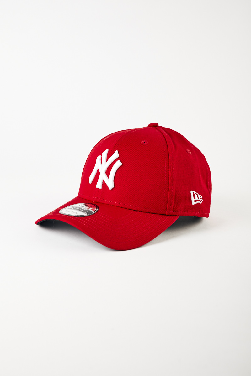 New York Yankees Core 9FORTY Strapback Cap in Scarlet | Stateside Sports
