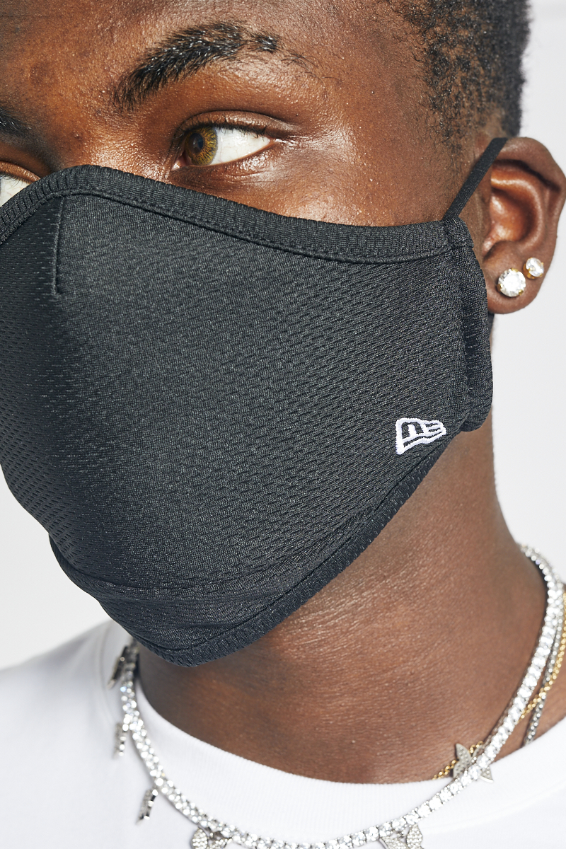 https://media.statesidesports.com.au/products/910b00d0-253a-11eb-b9a8-0612955e0a0a/60113286_black_2.jpg