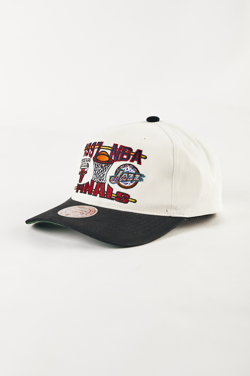 NWT Vintage Chicago Bulls Utah Jazz 1997 NBA Finals Baseball Hat & 2 pins