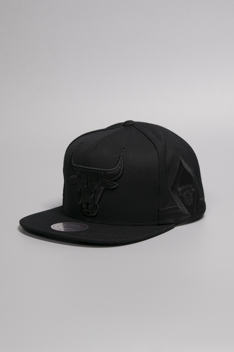 CHICAGO BULLS TONAL SHORT HOOK SNAPBACK BLK Stateside Sports