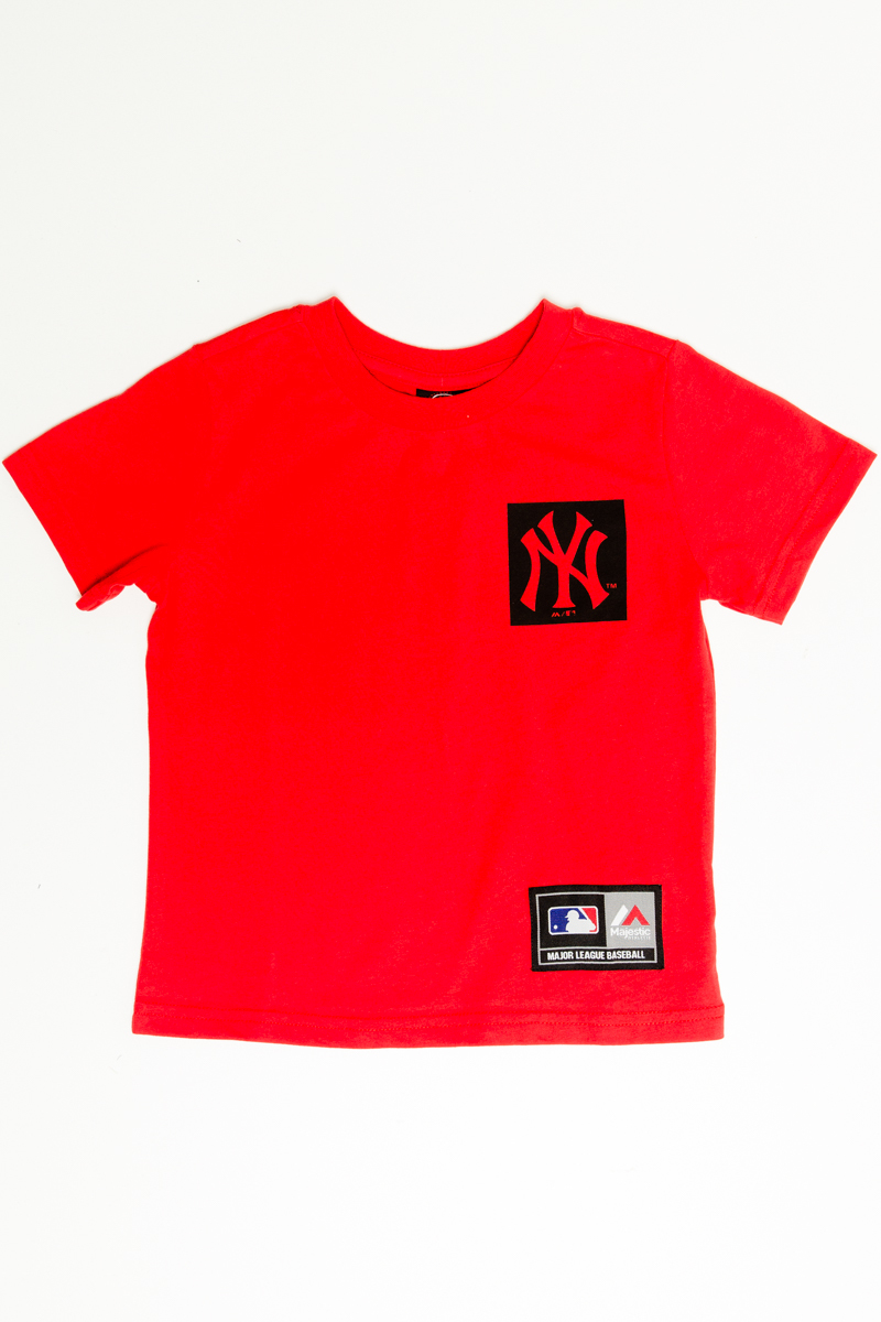 red yankees shirt