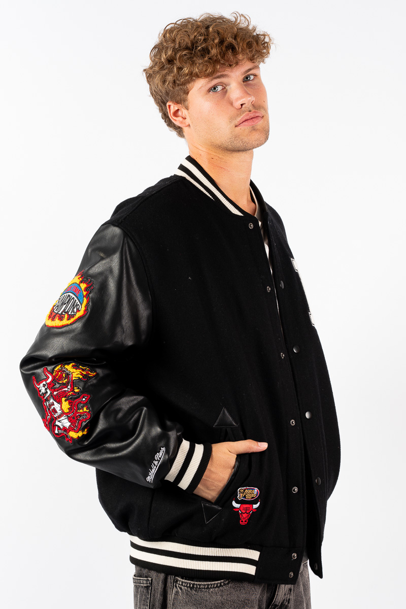 champion CHICAGOBULLS ジャージ Champion Chicago Bulls ウォームアップジャケット M - メルカリ