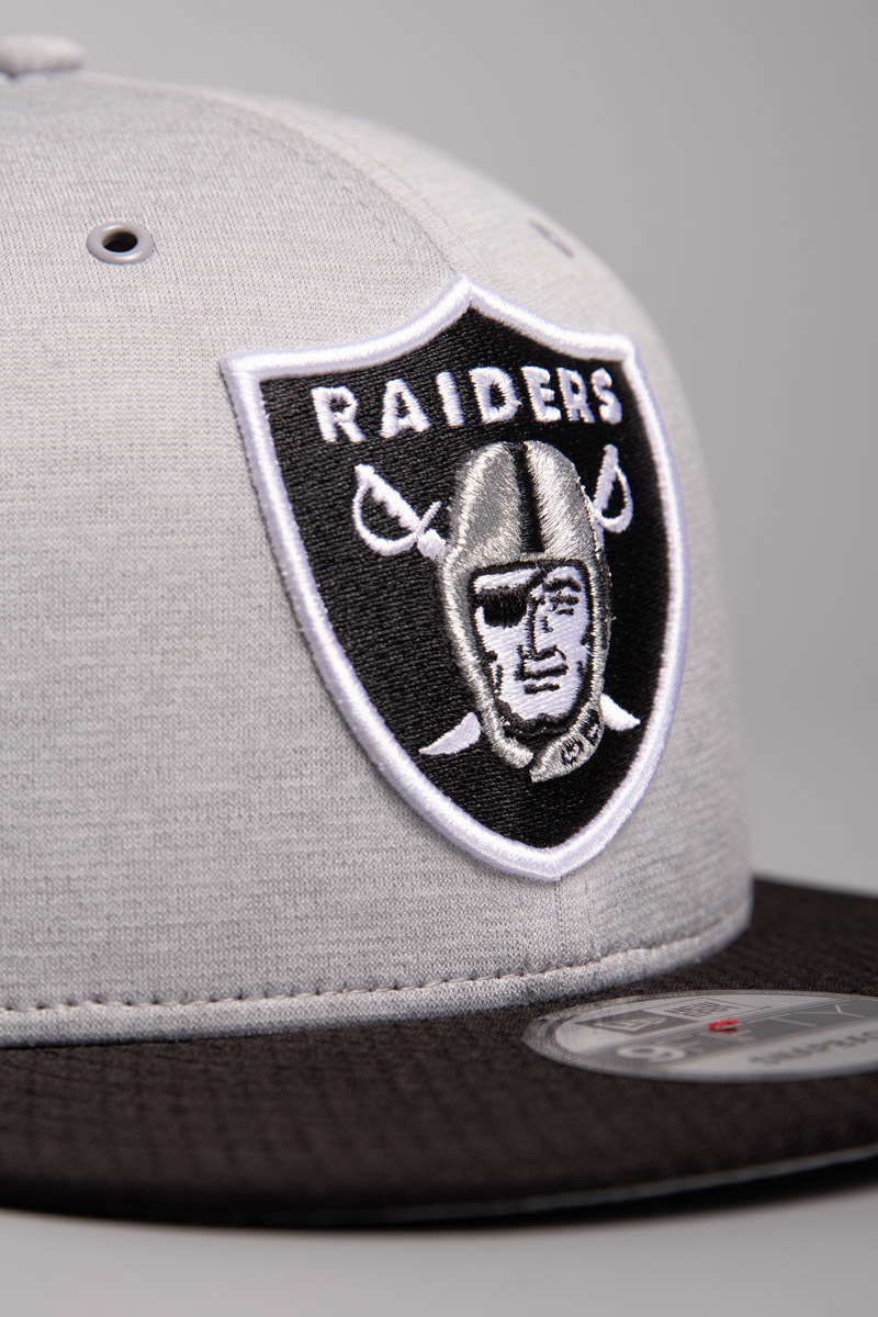 OAKLAND RAIDERS 2018 NFL SIDELINE HOME 9FIFTY SNAPBACK- GREY ...