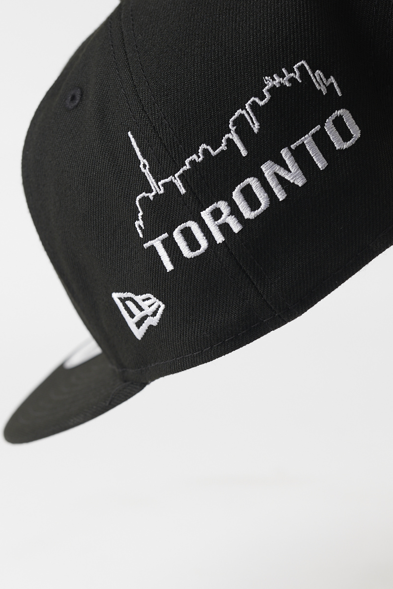 Toronto Raptors MONOCHROME XL-LOGO Grey-Black Fitted Hat