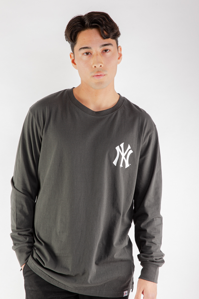 Majestic - Yankees Levare Long Sleeve Tee in Black