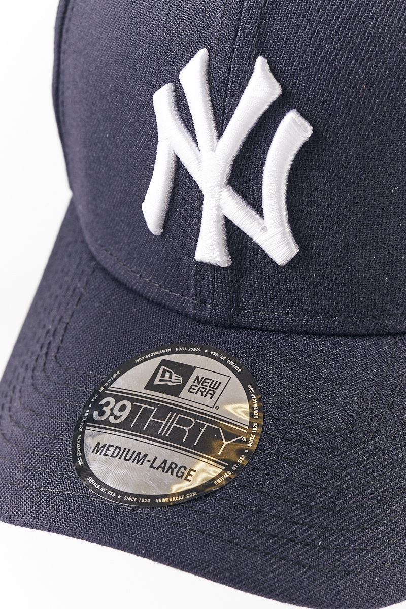 New York Yankees Core 39THIRTY Fitted Cap in Navy/White | Stateside Sports