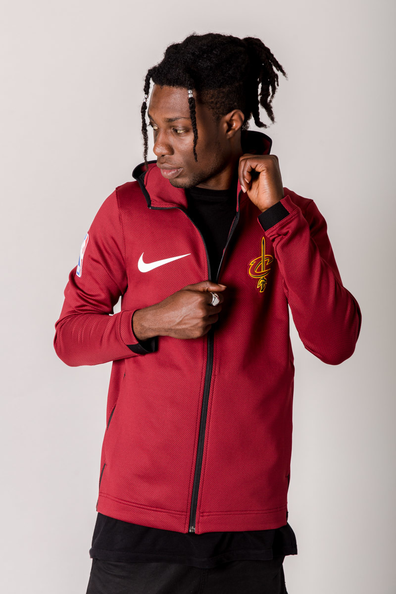 CLEVELAND CAVALIERS NIKE THERMA FLEX SHOWTIME (OFFICIAL NBA ON-COURT WARM UP HOODIE)- MENS RED | Stateside Sports