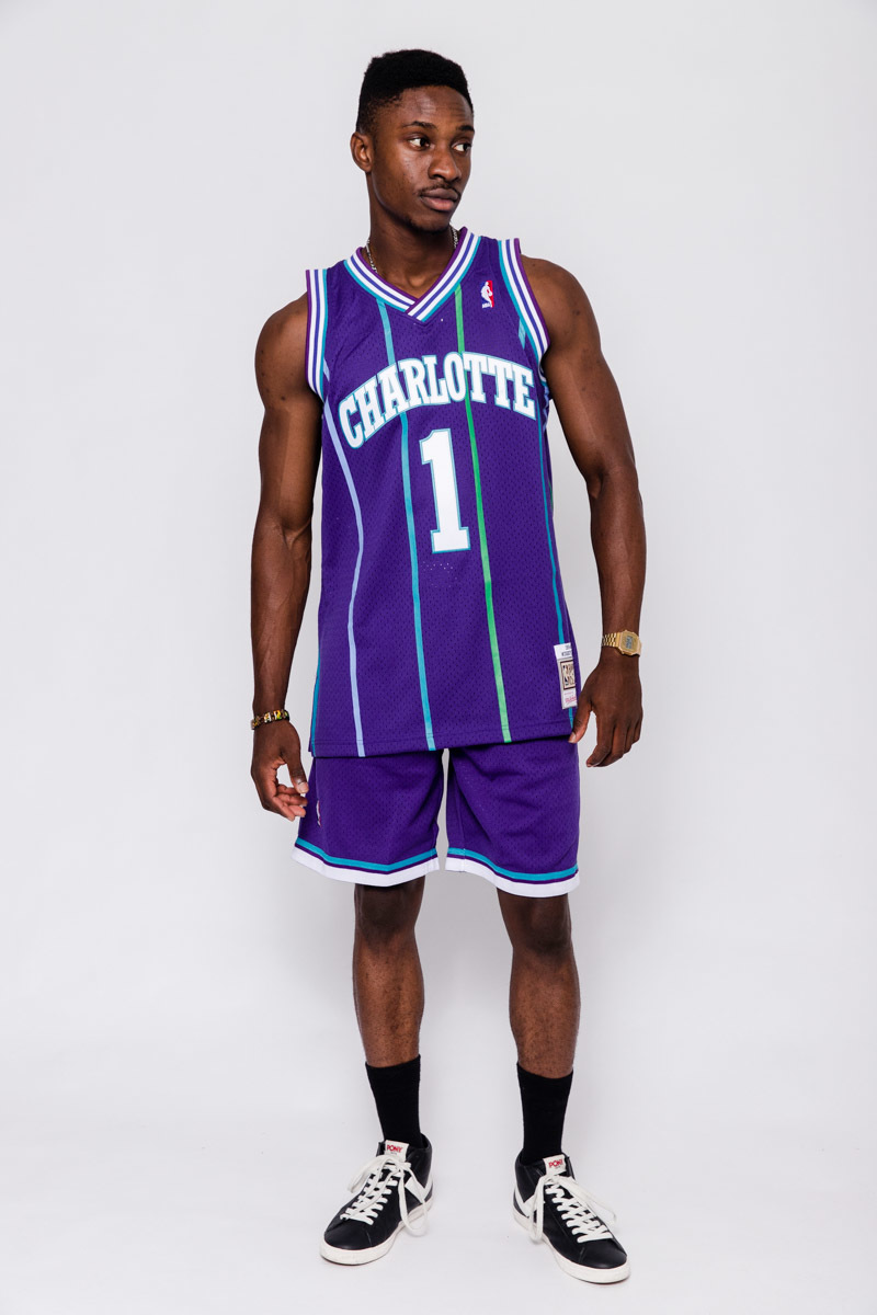 MEN-NWT MEDIUM BLANK CHARLOTTE HORNETS PURPLE SWINGMAN NBA ADIDAS