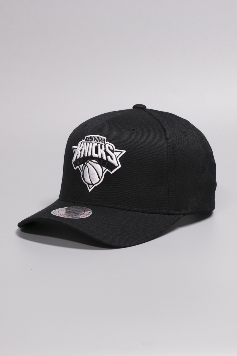 NEW YORK KNICKS BLACK AND WHITE LOGO PINCH 110 SNAPBACK | Stateside Sports