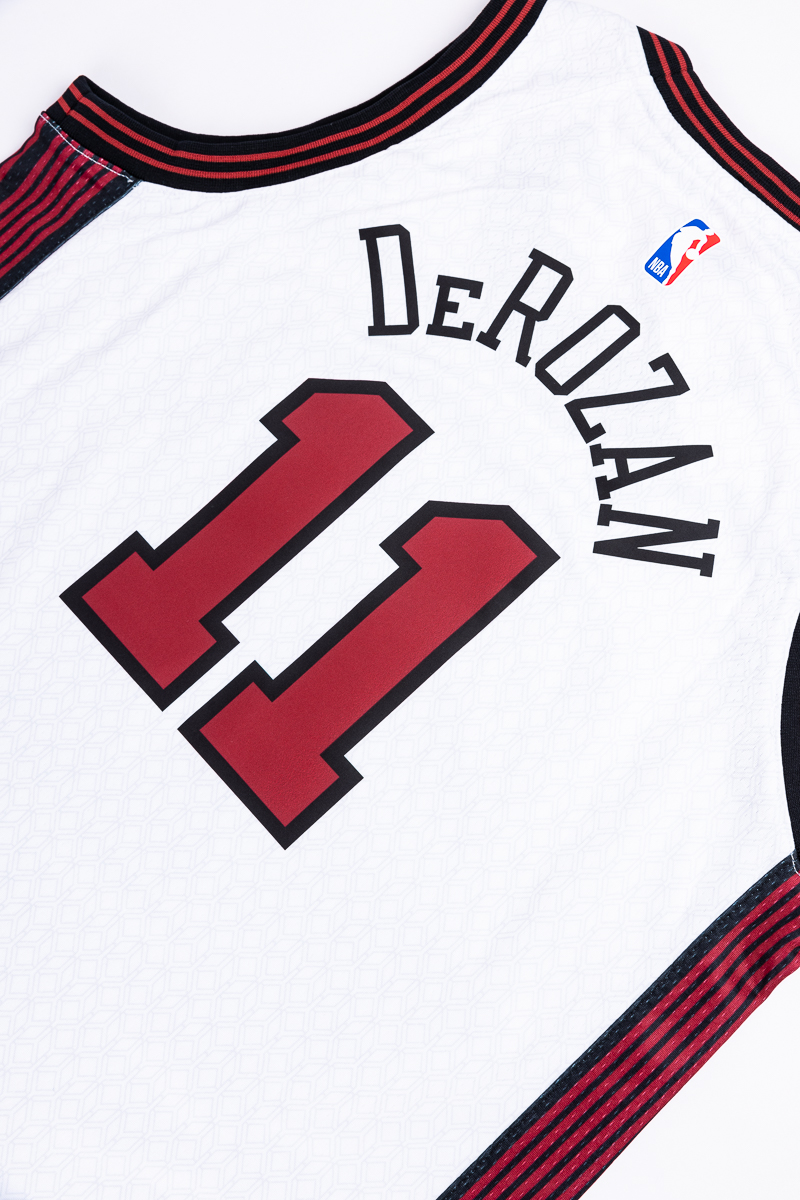 Nike Men's 2022-23 City Edition Chicago Bulls DeMar DeRozan #11 White Dri-Fit Swingman Jersey, Large