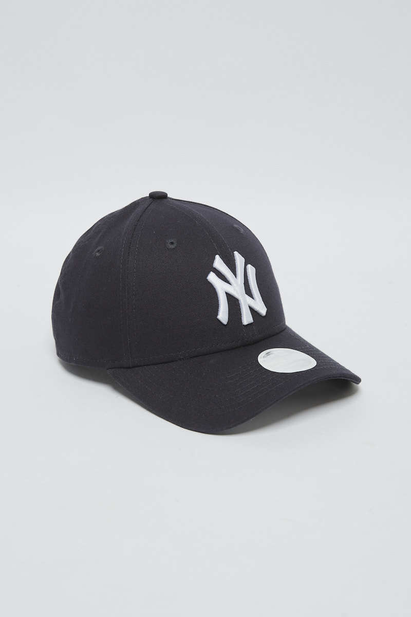 Womens - New York Yankees Core 9FORTY Strapback in Navy/White ...