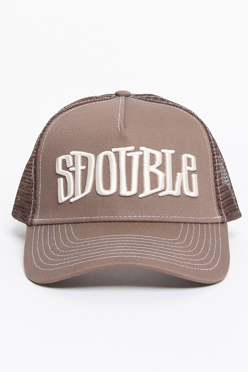 【S/DOUBLE】エスダブル Mid-Block Curved Peak Trucker Cap S-Double Mid-Block Curved Peak Trucker Cap In Natural - FREE
