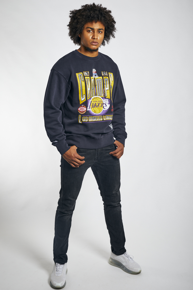 L.A. Lakers Vintage Champions Crew Sweatshirt in Faded Black